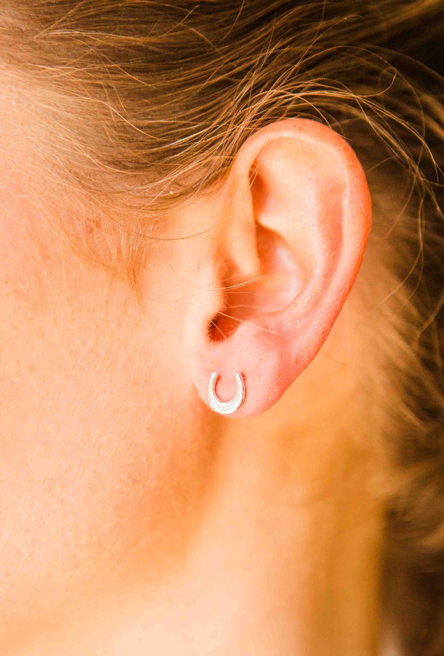 Kelly Herd Single Stone Horseshoe Earrings - Sterling Silver